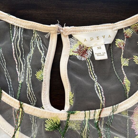 Adiva embroidery floral women top - Picture 5 of 5